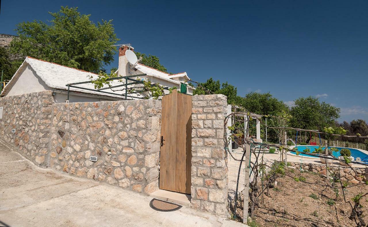 Holiday Home Vineyard House Bol Kültér fotó